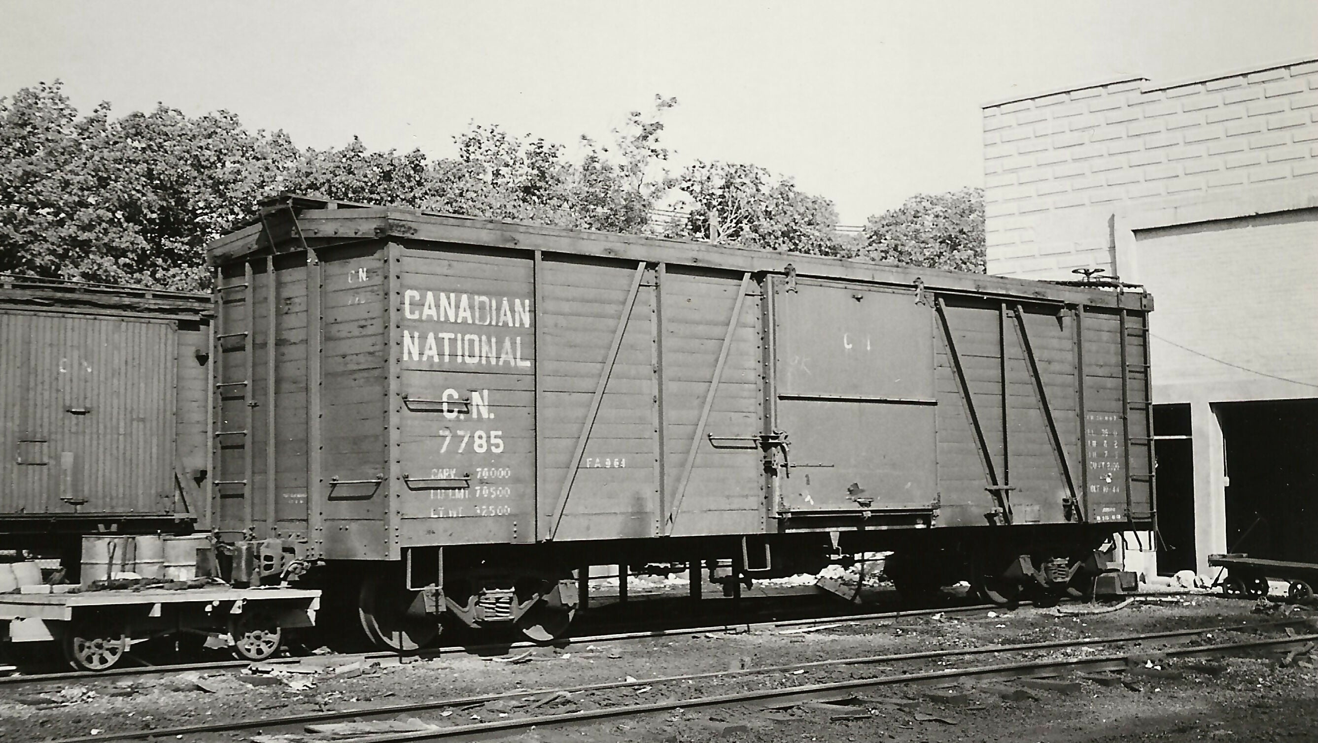 CN Narrow Gauge Wood Sheathed Boxcar - HO, S
