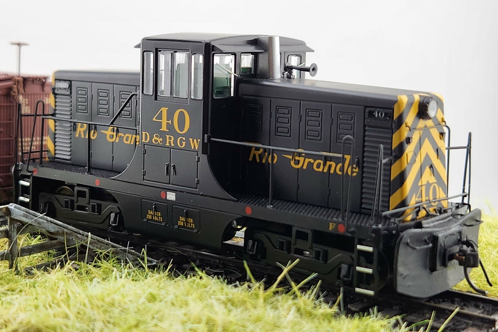 Pilot Snow Plows for GE 44 Tonner Re-Gauged to HOn3