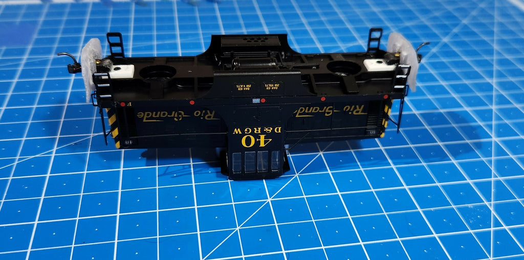 Pilot Snow Plows for GE 44 Tonner Re-Gauged to HOn3