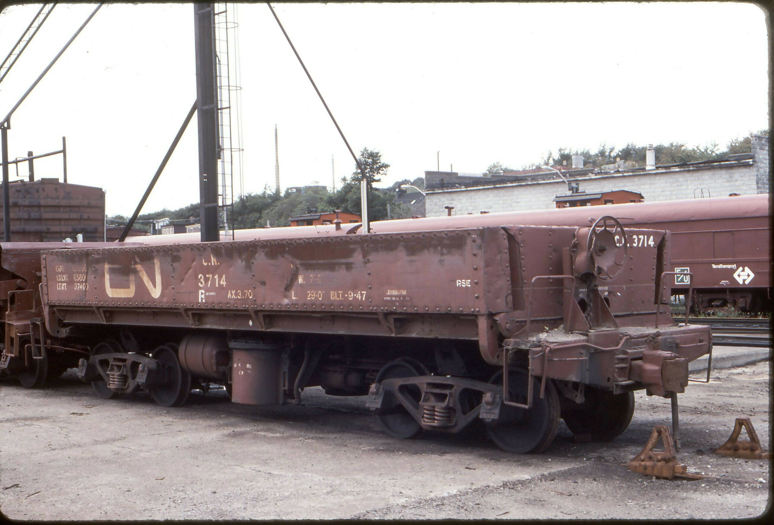 Narrow Gauge Side Air Dump Car - HO, S